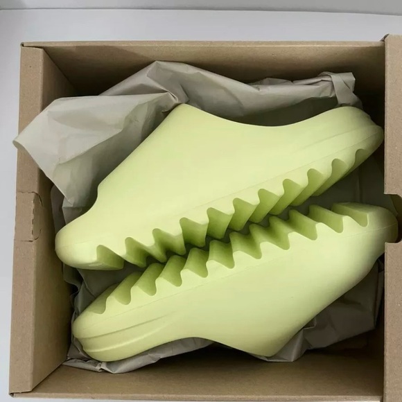 Yeezy slide glow green men’s Sz 6